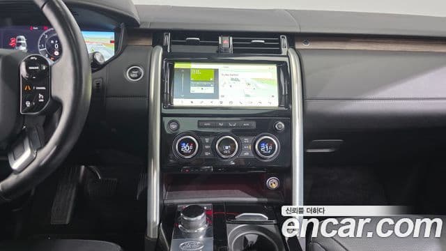 Land Rover Discovery 5 2019 — Şəkil 19/20