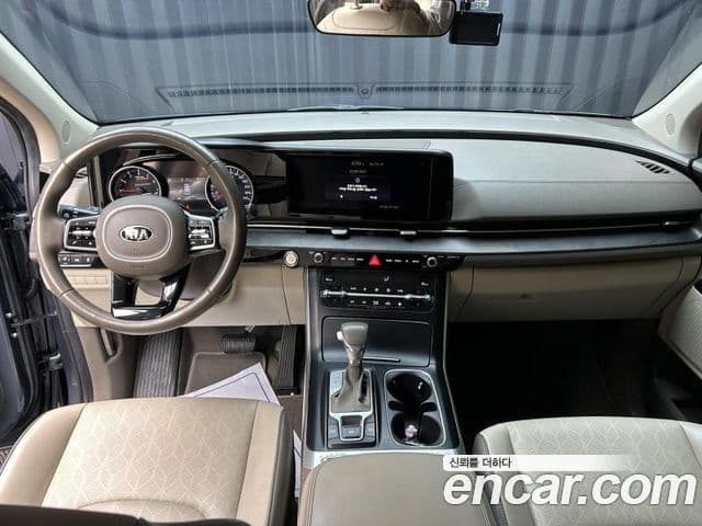 Kia Carnival 2021 — фото 5 из 18