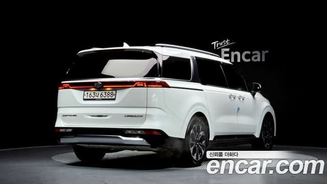 Kia Carnival 2021 — ფოტო 2/20