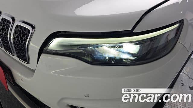 Jeep Cherokee 2021 — Şəkil 28/32
