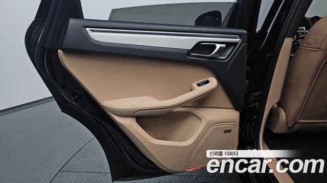 Porsche Macan 2022 — Photo 26/40