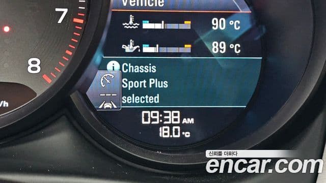 Porsche Macan 2022 — Photo 28/40