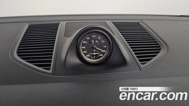 Porsche Macan 2022 — Photo 12/40