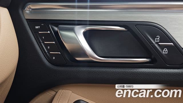 Porsche Macan 2022 — Photo 14/40
