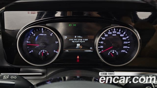 Kia Carnival 2021 — фото 8 из 20