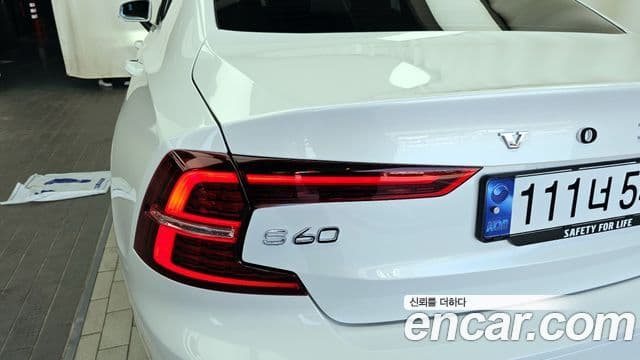 Volvo S60 2023 — Photo 5/37