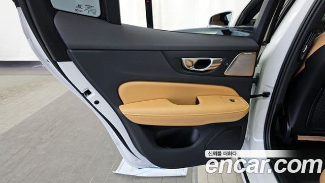 Volvo S60 2023 — Photo 24/37