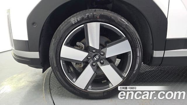 Hyundai Santa Fe 2023 — ფოტო 5/20