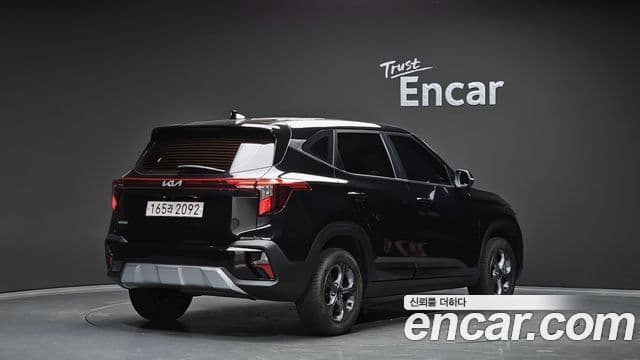 Kia Seltos 2022 — ფოტო 2/20