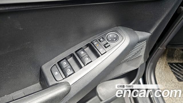 Kia Seltos 2022 — ფოტო 17/20