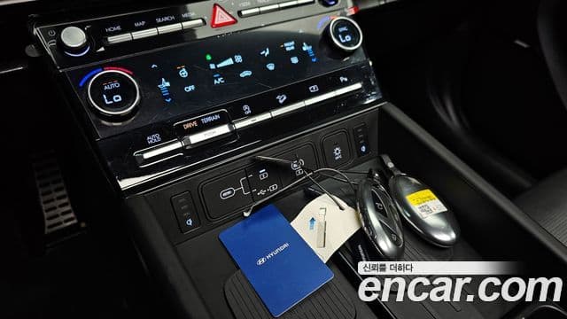 Hyundai Santa Fe 2023 — фото 17 из 20