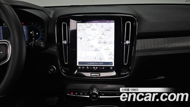 Volvo XC40 2025 — фото 14 из 20