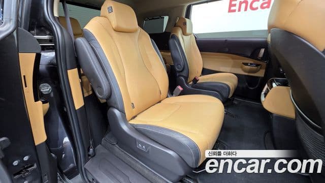 Kia Carnival 2021 — ფოტო 19/20