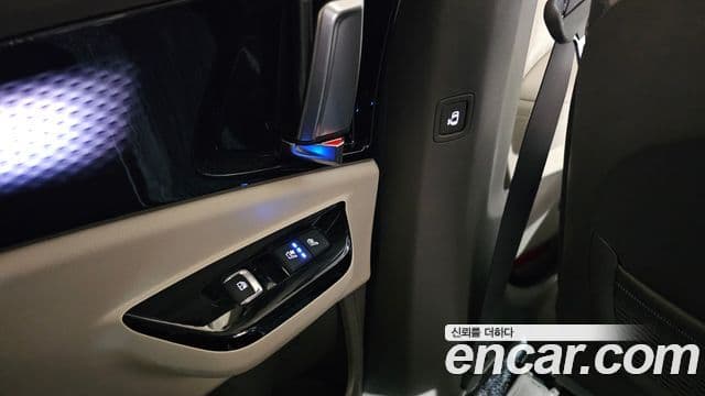 Kia Carnival 2022 — ფოტო 19/20