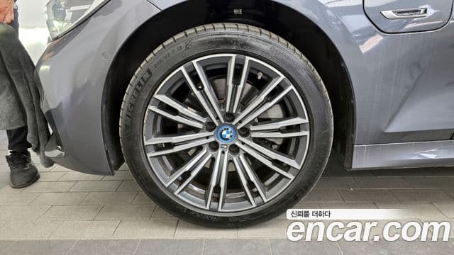 BMW 3 Series 2022 — ფოტო 5/20
