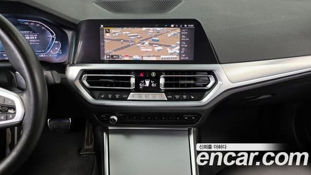 BMW 3 Series 2022 — фото 14 из 20