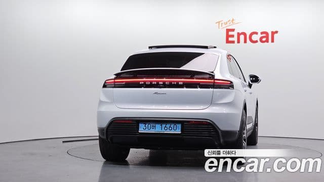 Porsche Macan EV 2025 — ფოტო 13/20