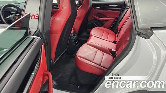 Porsche Macan EV 2025 — ფოტო 17/20