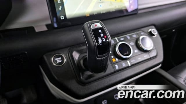 Land Rover Defender 2024 — фото 9 из 20