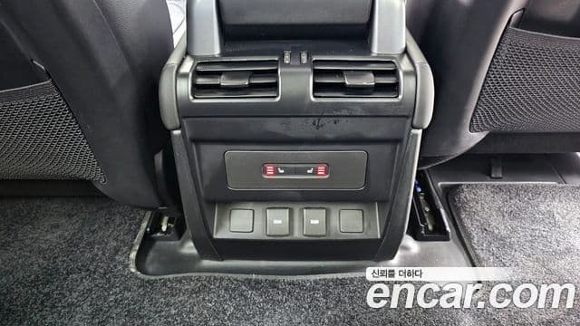 Land Rover Defender 2024 — ფოტო 18/20