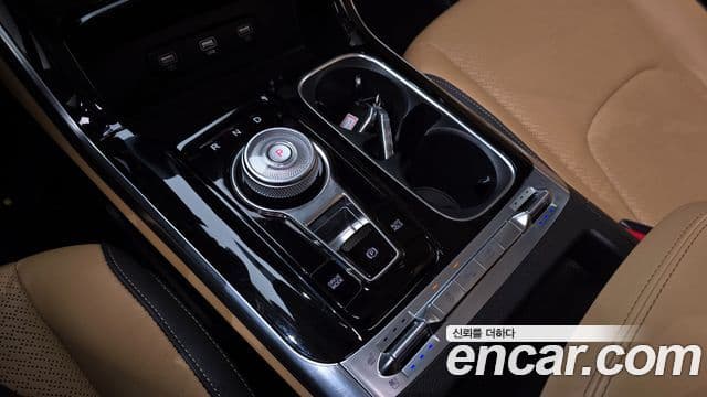 Kia Carnival 2022 — фото 9 из 20