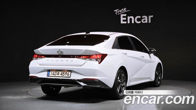 Hyundai Avante 2021 — Фото 1/20
