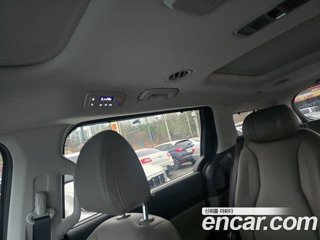 Kia Carnival 2024 — ფოტო 10/20