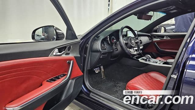 Kia Stinger 2021 — фото 8 из 20