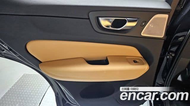 Volvo XC60 2024 — Photo 3/30