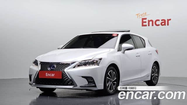 Lexus CT200h 2018 — Şəkil 1/20