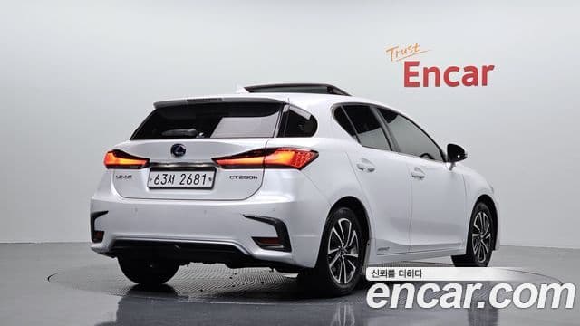 Lexus CT200h 2018 — Şəkil 2/20