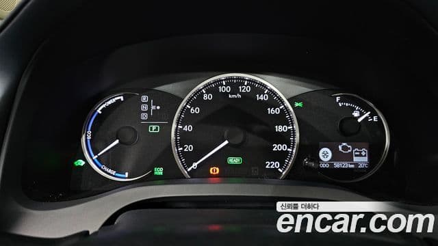Lexus CT200h 2018 — Şəkil 8/20