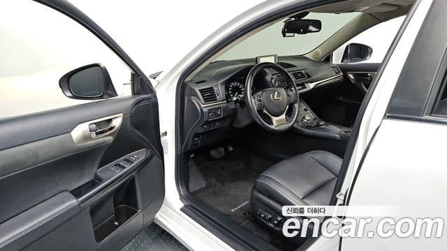 Lexus CT200h 2018 — Şəkil 10/20