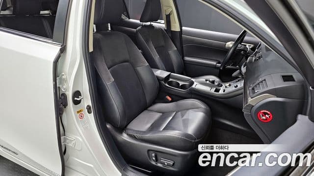 Lexus CT200h 2018 — Şəkil 11/20