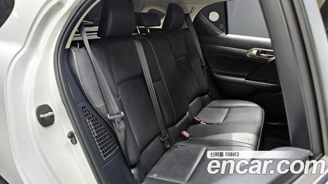 Lexus CT200h 2018 — Şəkil 12/20