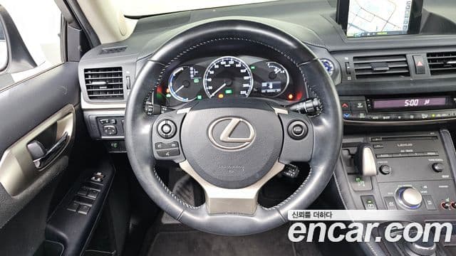 Lexus CT200h 2018 — Şəkil 13/20