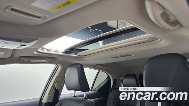 Lexus CT200h 2018 — Şəkil 19/20