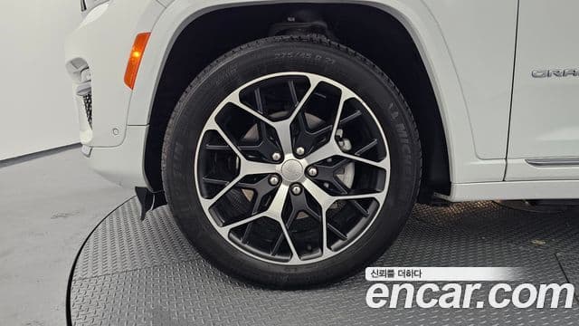 Jeep Grand Cherokee 2022 — ფოტო 5/20