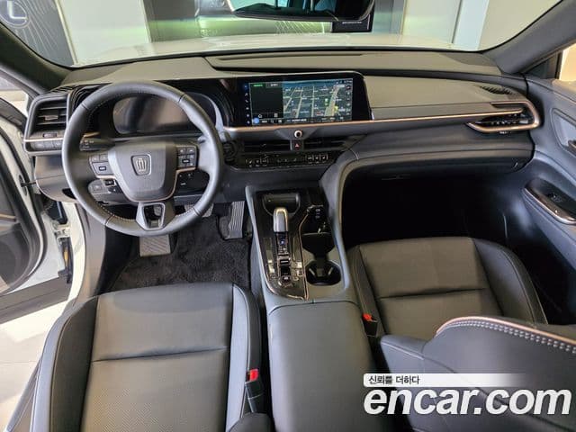Toyota Crown Crossover 2025 — Şəkil 10/16