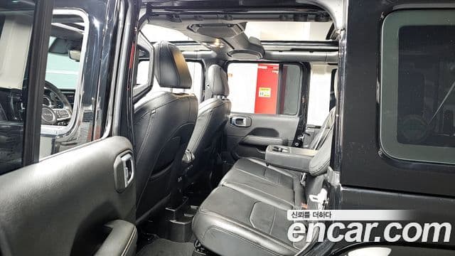 Jeep Wrangler 2022 — Şəkil 11/20