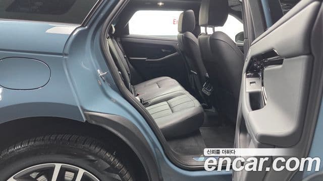 Land Rover Range Rover Evoque 2024 — фото 12 из 20