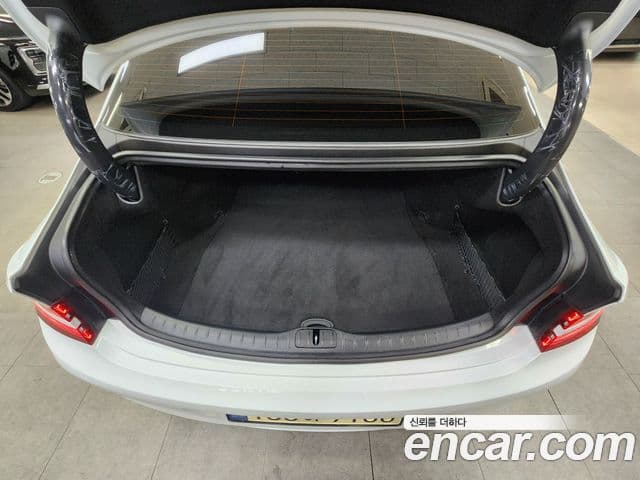 Genesis Electrified G80 2023 — Şəkil 19/20