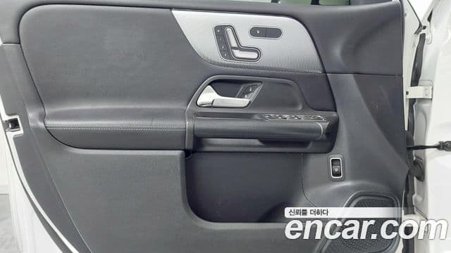 Mercedes-Benz GLB-Class 2021 — фото 15 из 20
