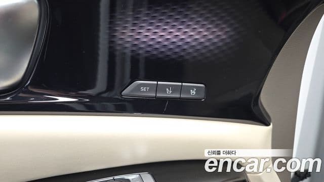Kia Carnival 2021 — ფოტო 17/20