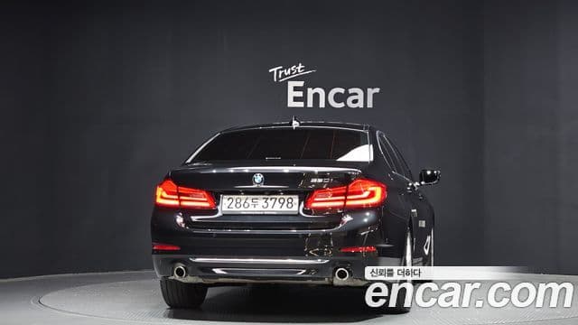 BMW 5 Series 2020 — ფოტო 4/20