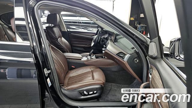 BMW 5 Series 2020 — фото 11 из 20