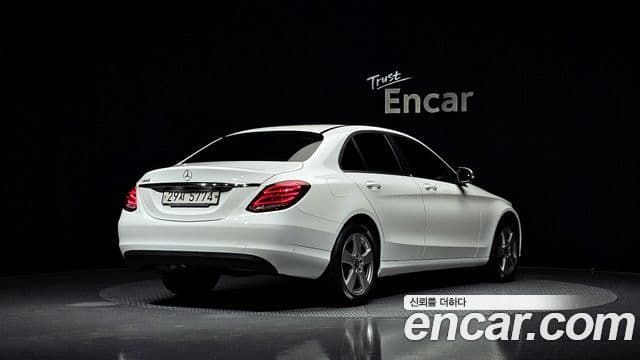 Mercedes-Benz C-Class 2018 — ფოტო 2/20