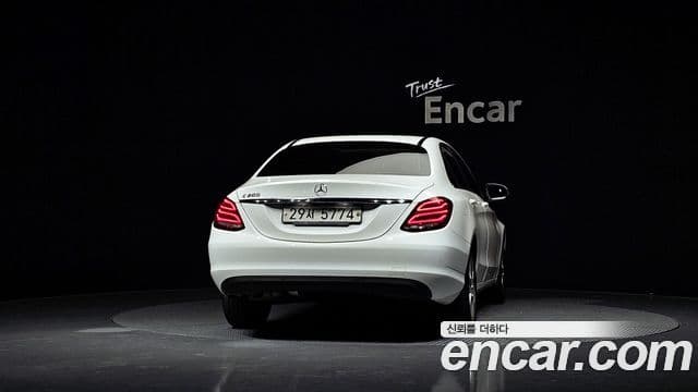 Mercedes-Benz C-Class 2018 — ფოტო 4/20