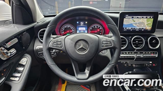 Mercedes-Benz C-Class 2018 — ფოტო 13/20