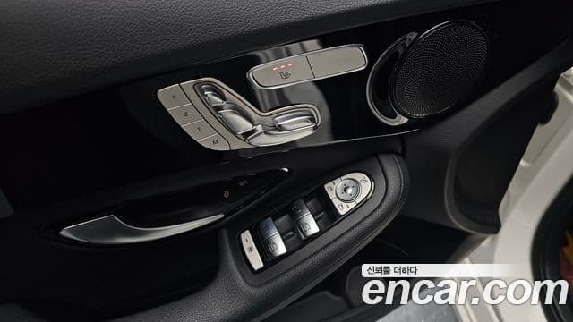 Mercedes-Benz C-Class 2018 — ფოტო 16/20